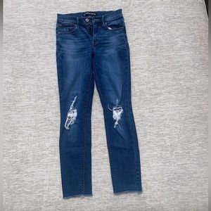 Express mid rise distressed ankle legging jeans size 4